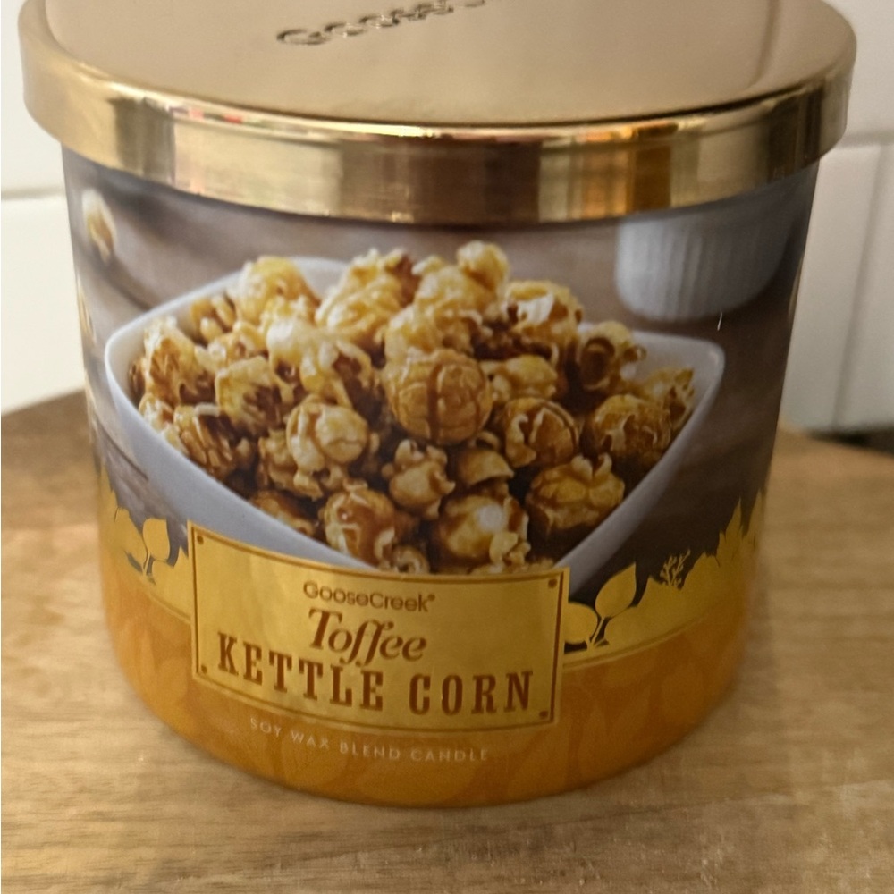 Goose Creek Toffee Kettle Corn Candle - Gold